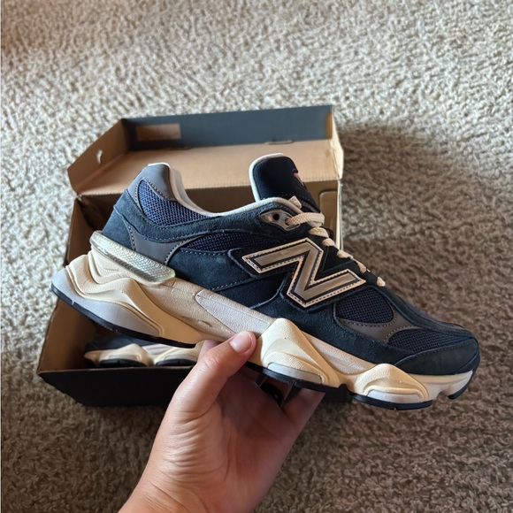 New Balance navy 9060 - Picture 1 of 6